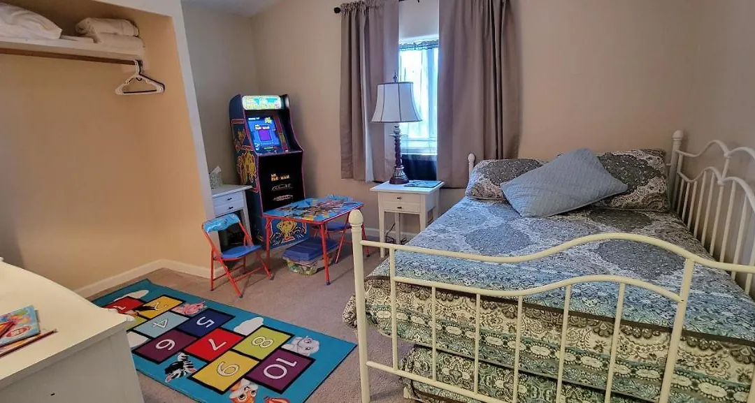 Hidden Gem 2 Bed 2 Bath Private Mobile Home With Great Parking-1