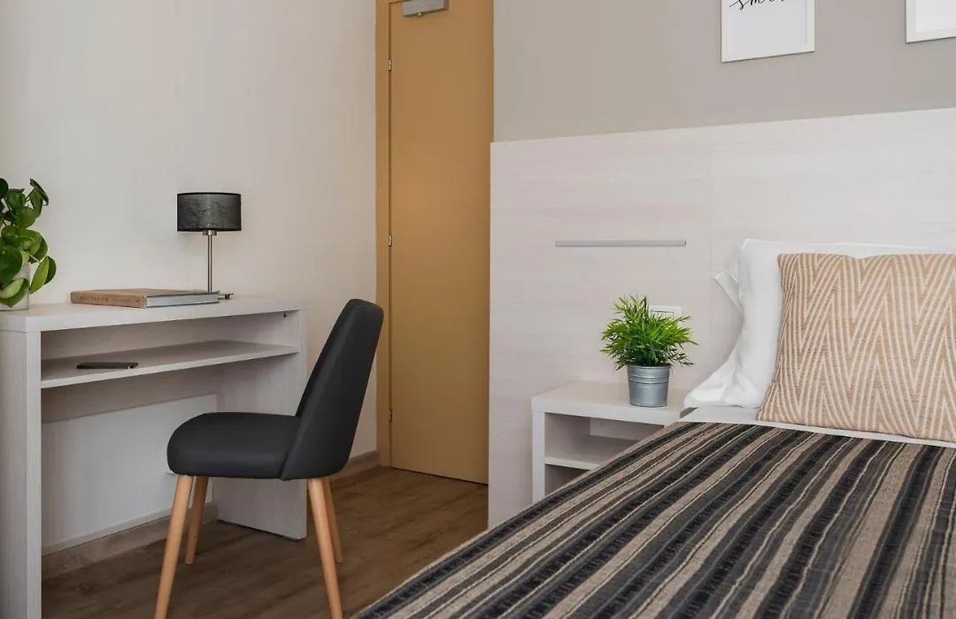 Club Hotel-1