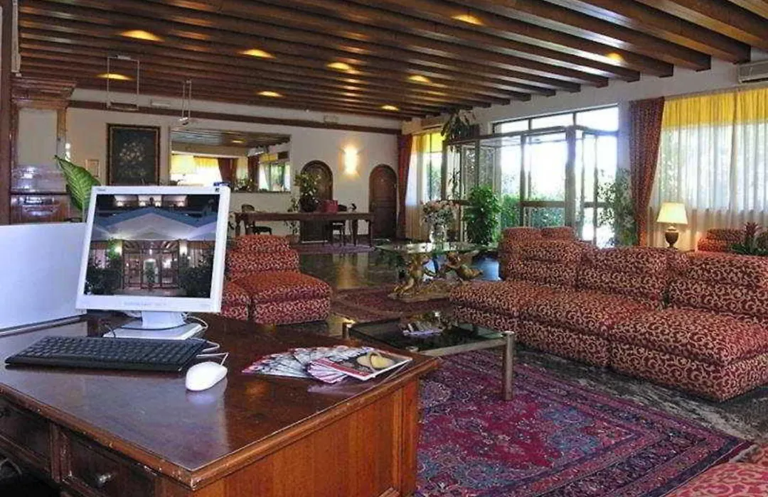 Pinewood Hotel Rome-1