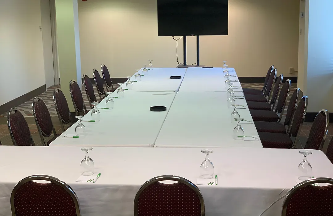 Clarion Hotel & Suites Conference Center Memphis Airport-1