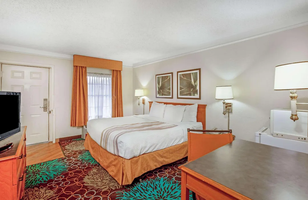 La Quinta Inn By Wyndham Houston Greenway Plaza Medical Area-1