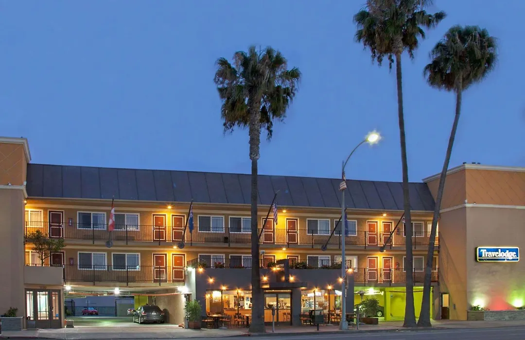 Travelodge By Wyndham Culver City-1