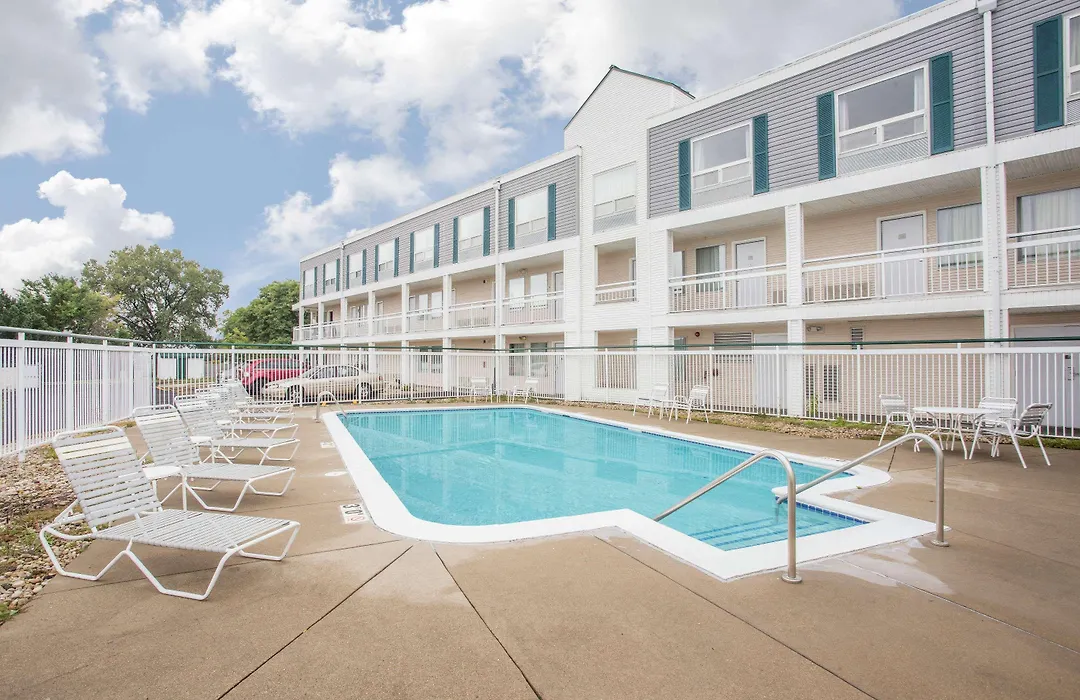 Super 8 By Wyndham Madison East-1