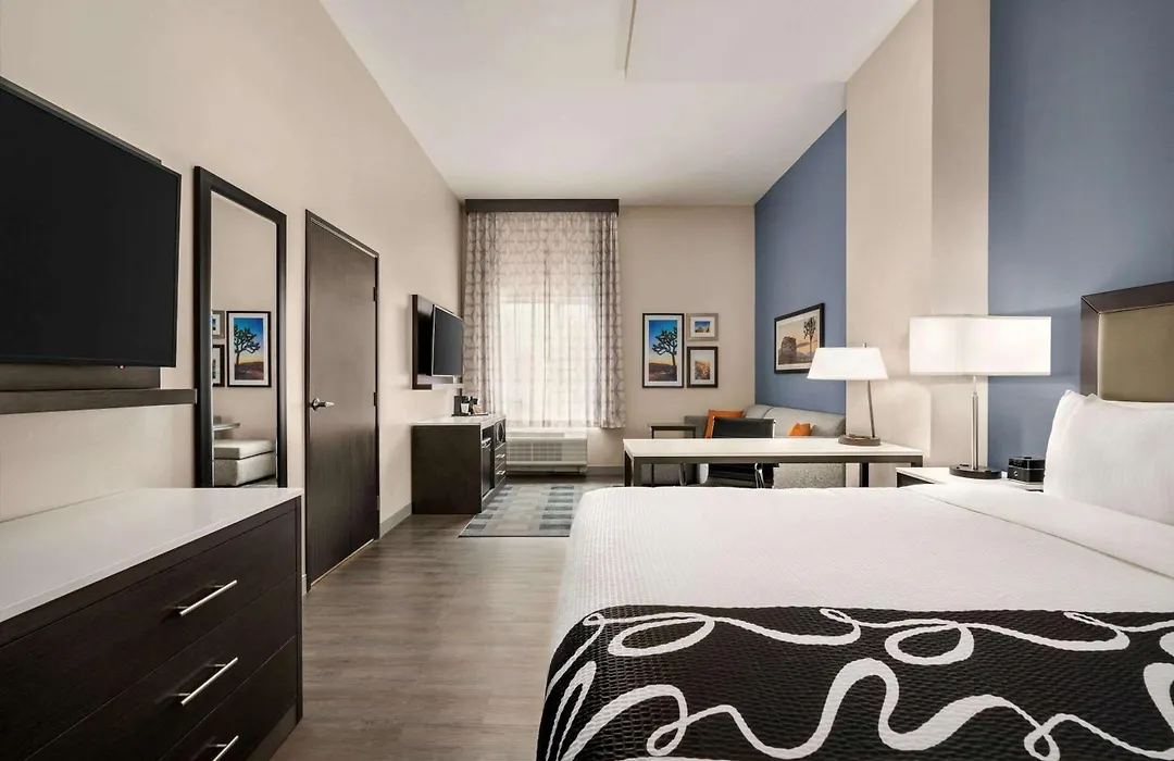 La Quinta Inn & Suites By Wyndham San Bernardino-1