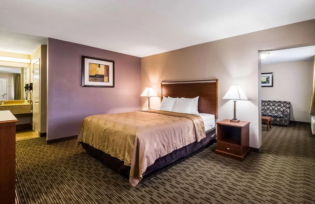 Quality Inn University Near Downtown-1