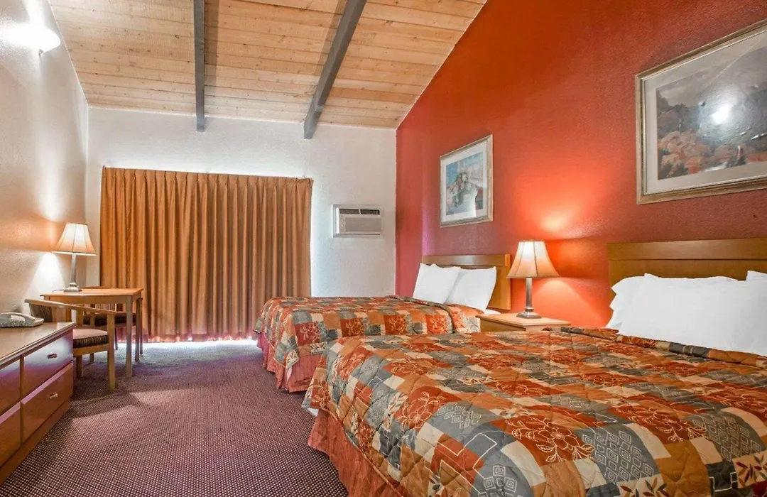 Rodeway Inn Fallbrook Downtown-1