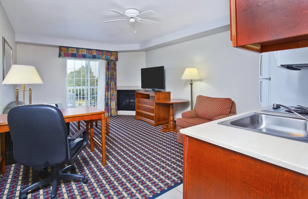 Holiday Inn Express & Suites Petoskey By Ihg-1