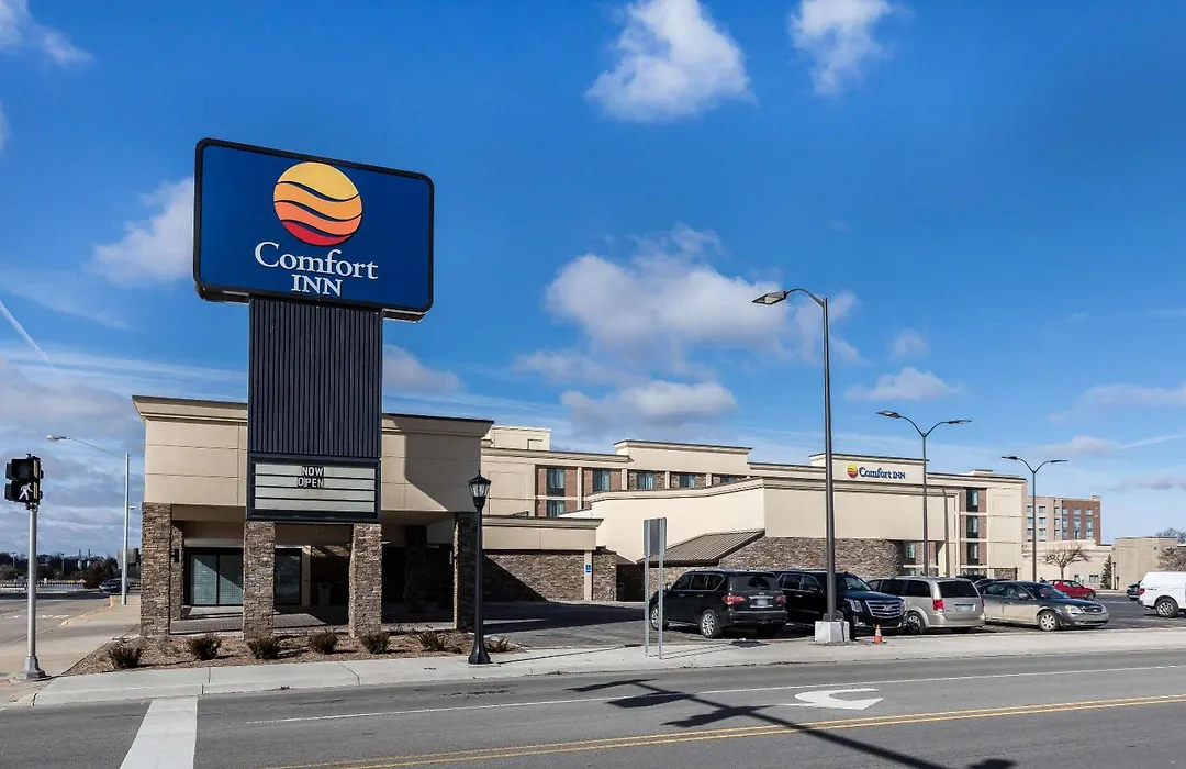 Comfort Inn Bay City - Riverfront-1