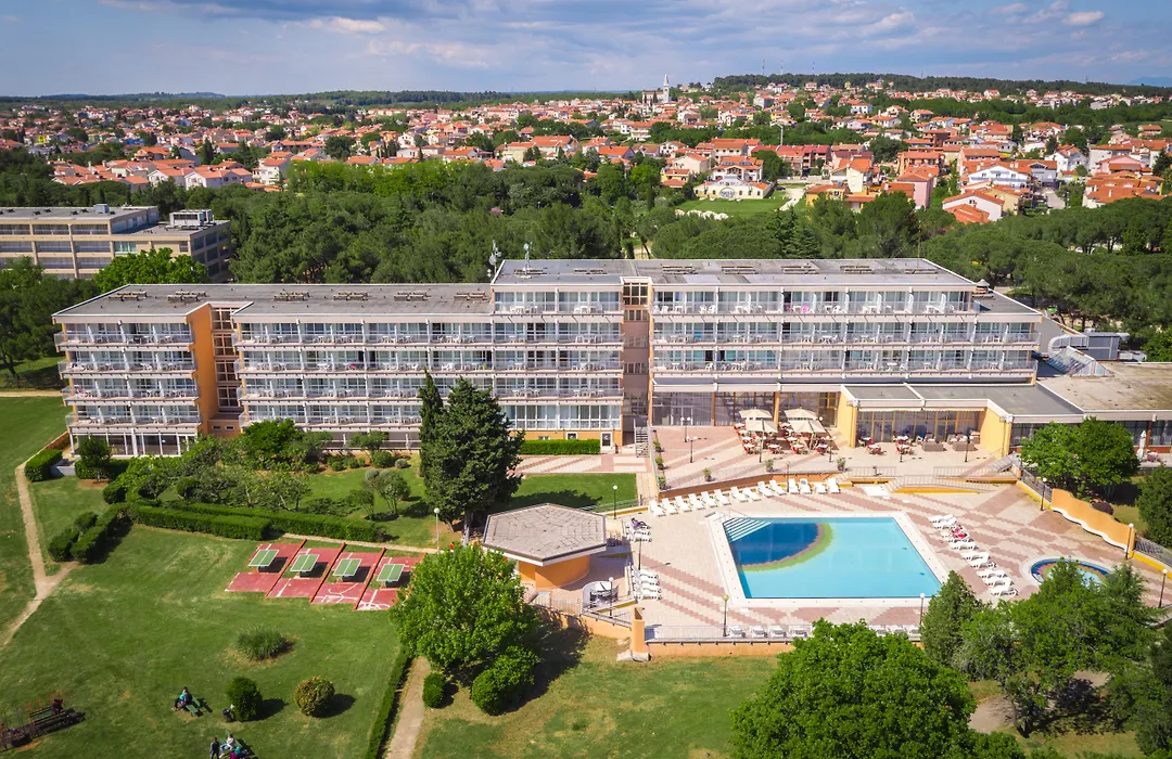 Arena Hotel Holiday-1