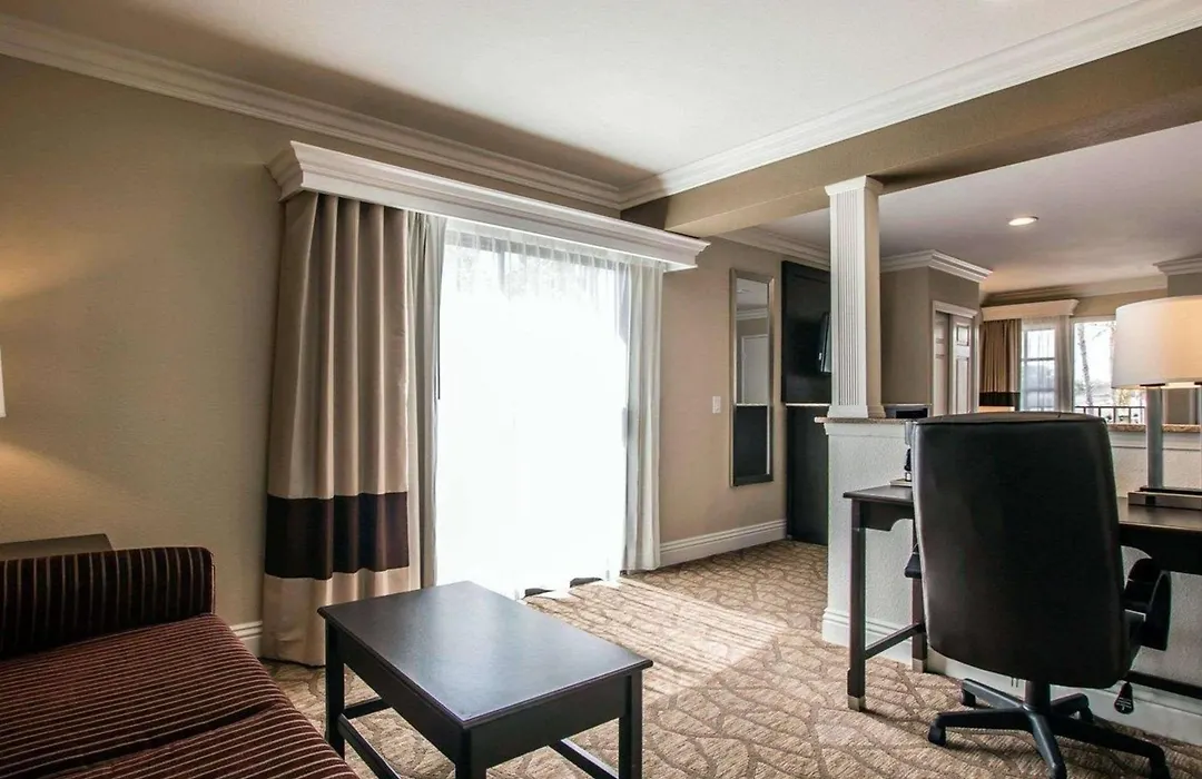 Comfort Suites San Clemente Beach-1