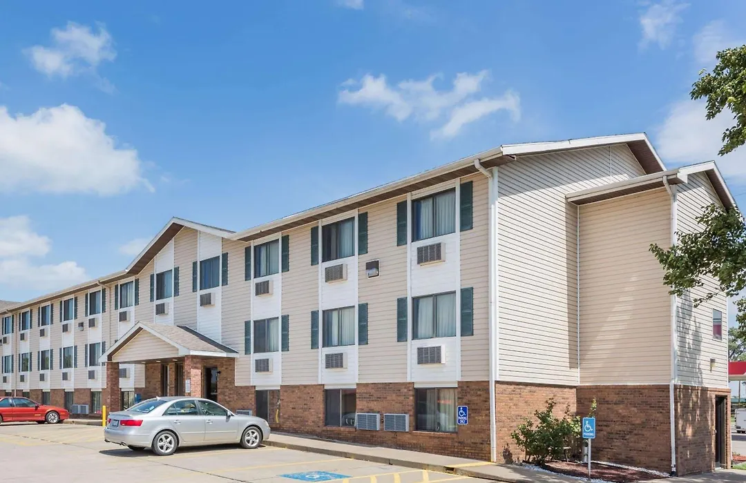 Super 8 By Wyndham Manhattan Ks-1
