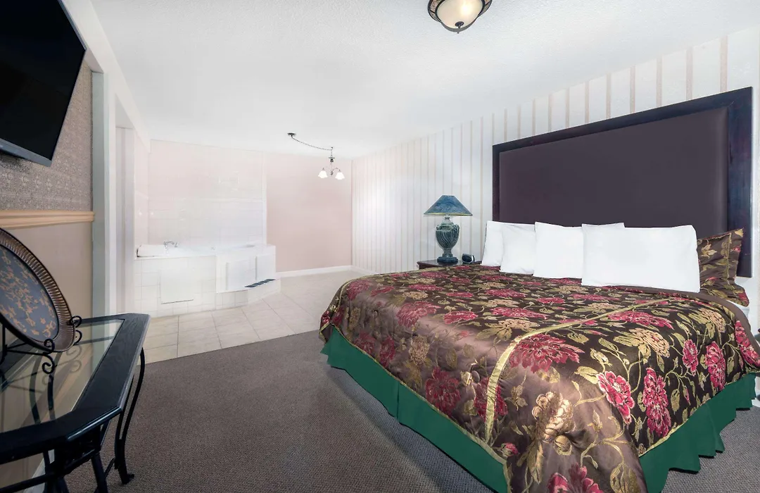 Howard Johnson By Wyndham Burlington-1