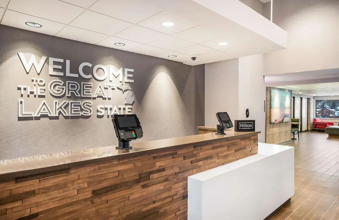 Hampton Inn & Suites Houghton-1