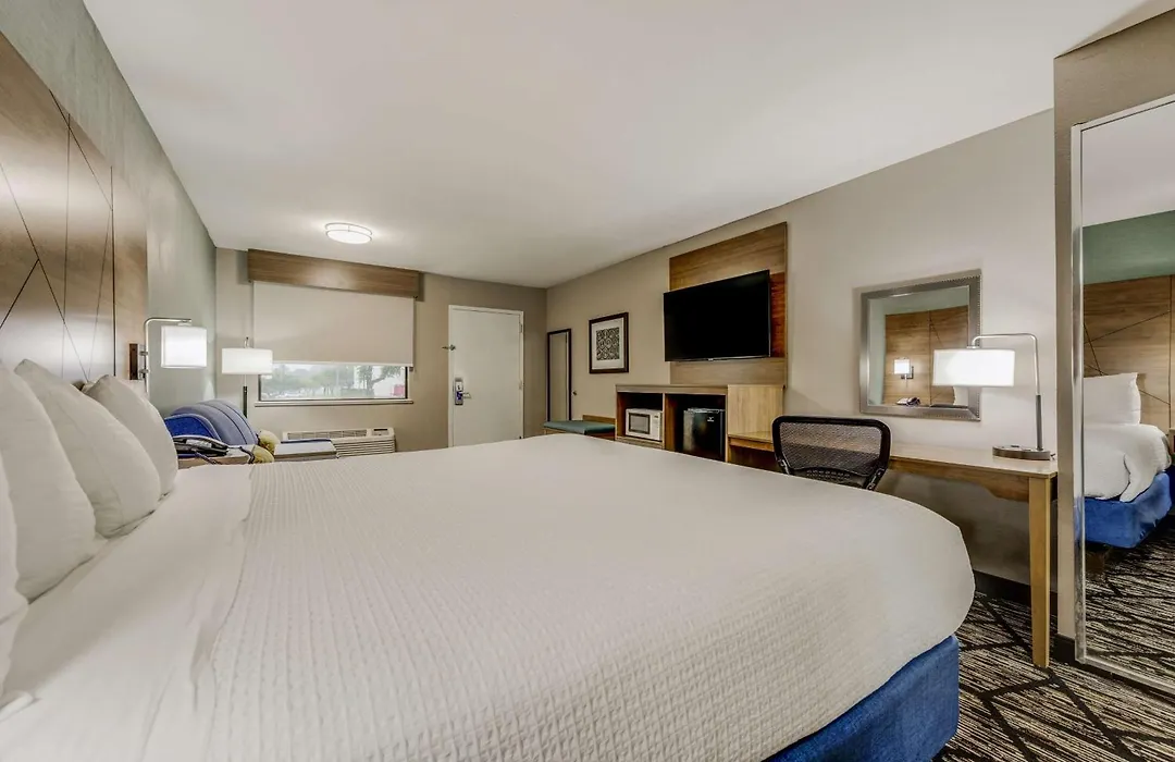 Clarion Pointe-1