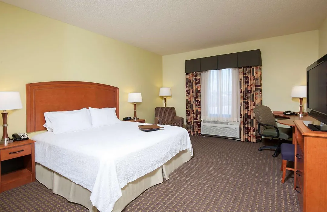 Hampton Inn Macomb-1