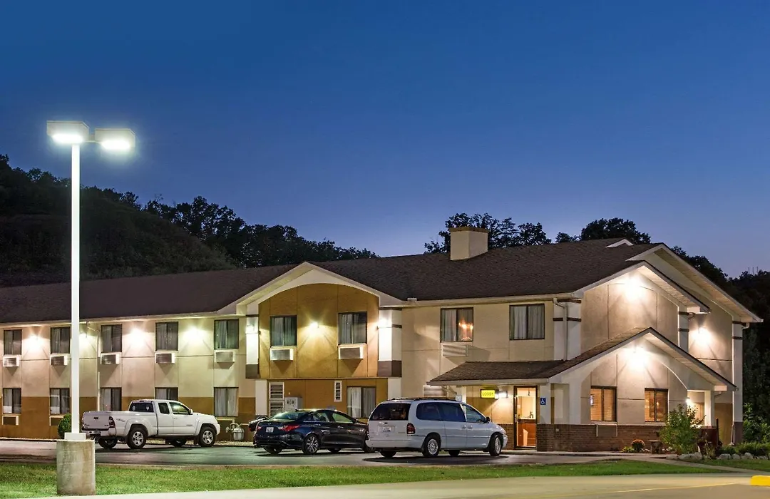 Super 8 By Wyndham Ripley-1