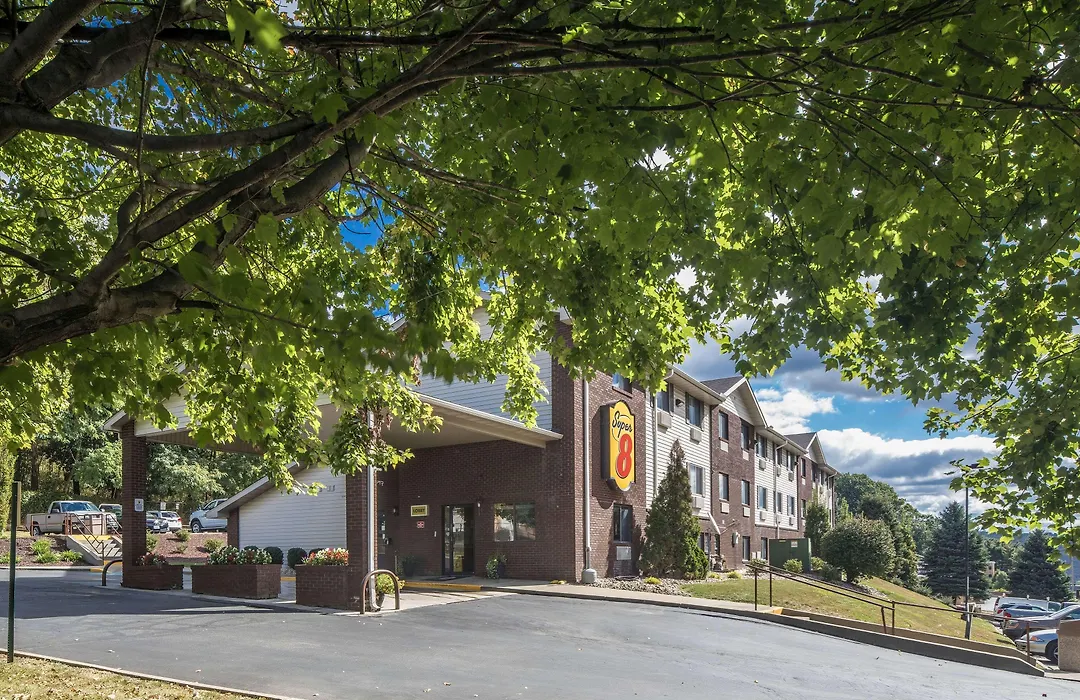 Super 8 By Wyndham Steubenville-1