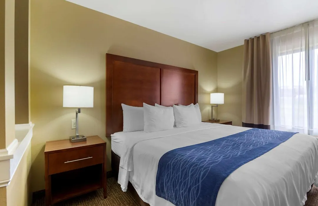 Comfort Inn & Suites Mandan - Bismarck-1