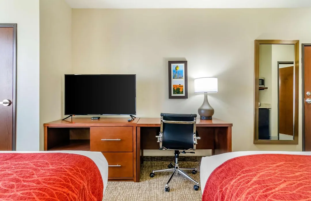 Comfort Inn & Suites Salina North-1