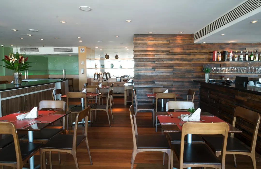 Golden Tulip Macae-1