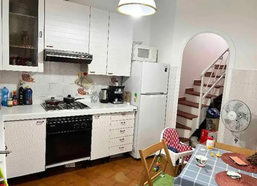 Cheerful Room, Sharing Kitchen In A Cosy Family Art House, Ideal For One Person Or Couple-1