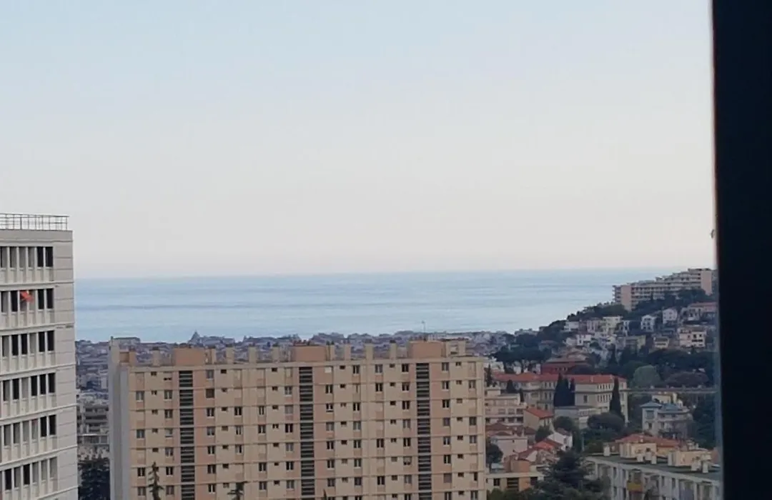 NEW CHEAP PRIVATE ROOM, KITCHEN , OVERWIEUW sea,TRAM on spot, 12 minutes from nice train station with tram , beach in 17 min tram , CHAMBRE PRIVÉE pas cher, cuisine équipée , tram sur place, APERÇU mer, 12 min de la gare de Nice avec le tram, 17 min-1