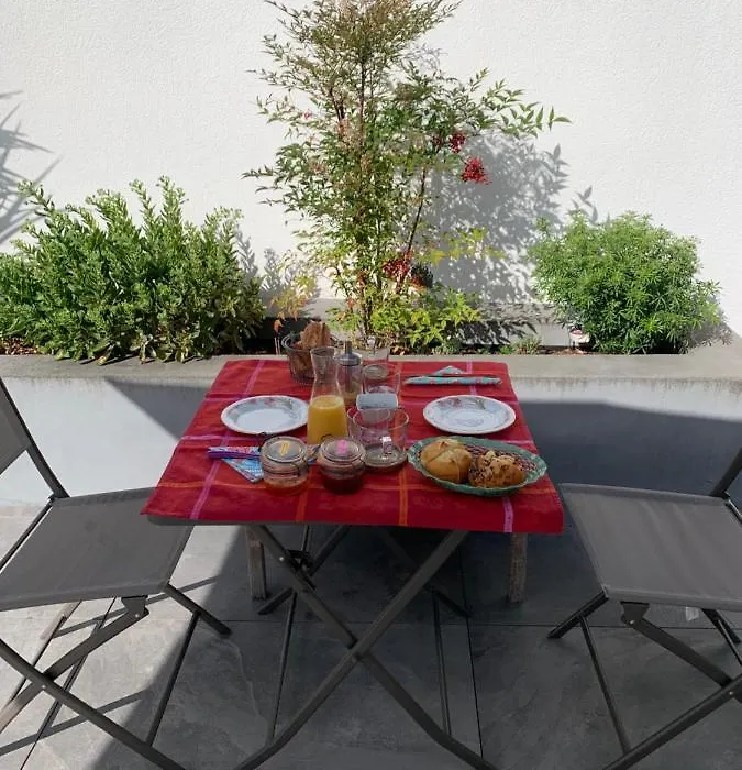 Maison M, chambre privée accès jardin piscine et jacuzzi près de La Rochelle-1