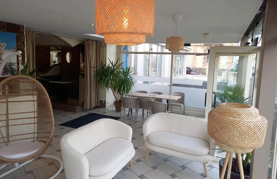 Hotel De La Mer-1