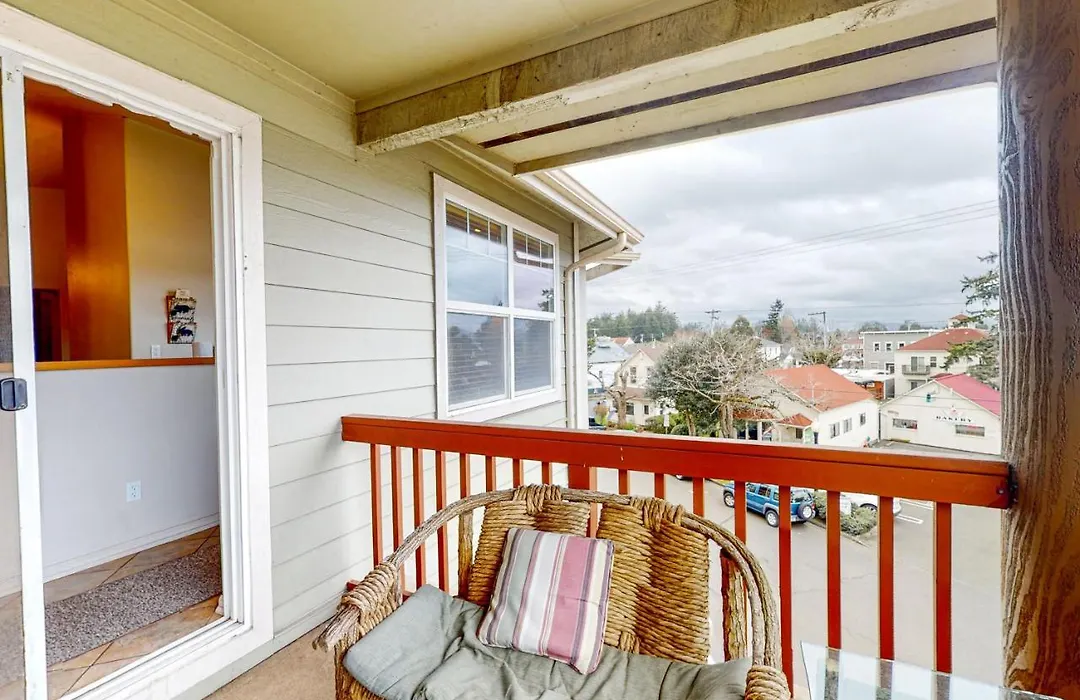 Lorees Riverview-1