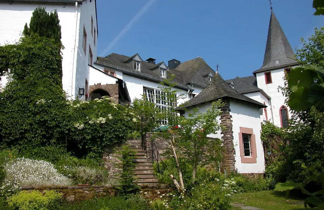 Burghaus&Villa Kronenburg-1
