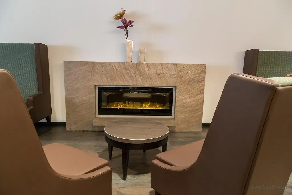 B&F Hotel am Neumarkt-1