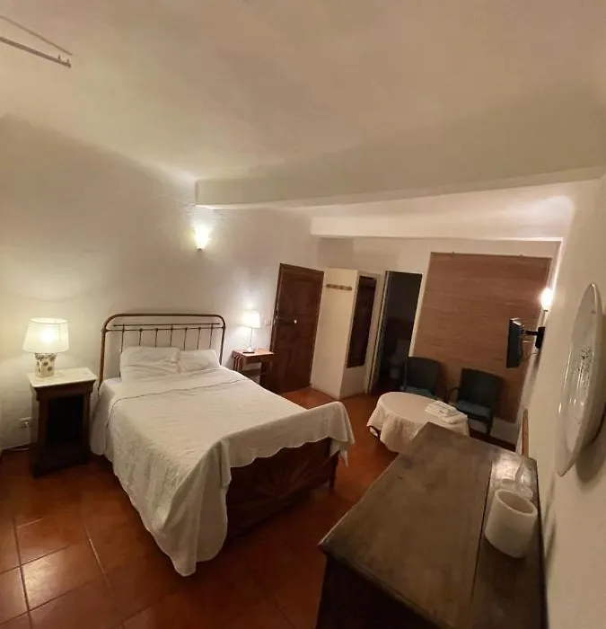 Chambres d' hôtes l'Escalo à Moutiers-Ste-Marie (04360)-1