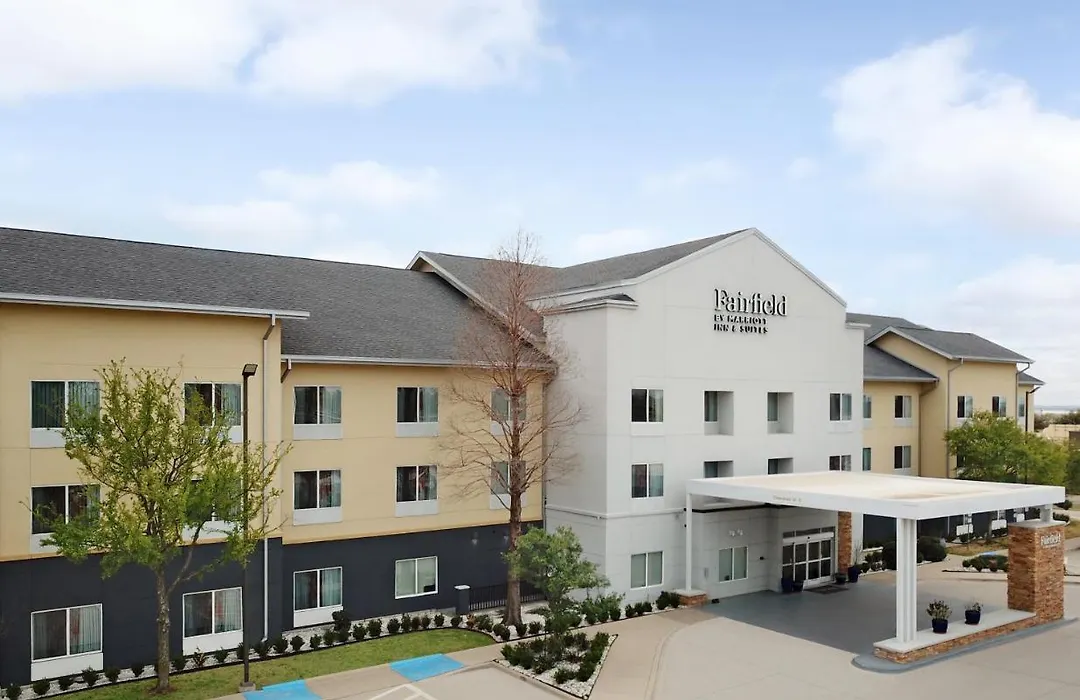 Fairfield Inn & Suites Denton-1