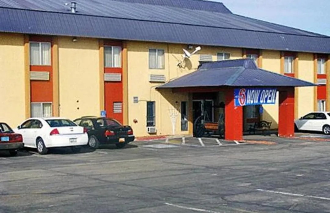 Motel 6-Moriarty, Nm-1