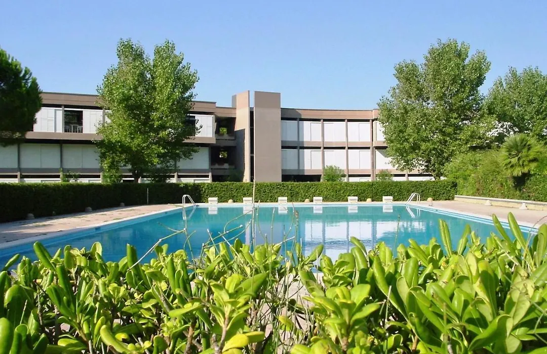 Isa - Studio 2 Beds In Residence With Swimming-Pool Bed And Bath Linen Included-1