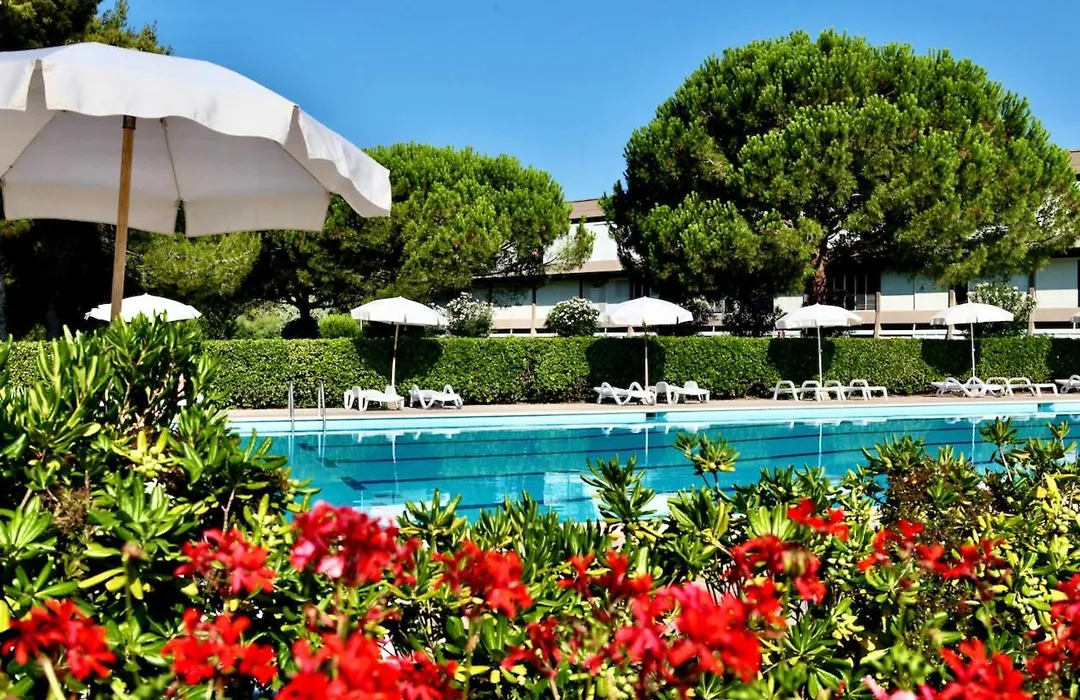 Isa-Apartment 4 Beds With Private Outdoor Space In Residence With Swimming-Pool In Marina Di Bibbona, Only 300 Meters From The Sea-1