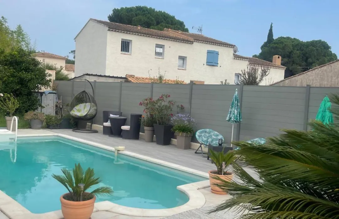 L'Hacienda, Haut De Villa , Une Chambre Avec Salle De Bain Et Toilettes Wc Privative-1