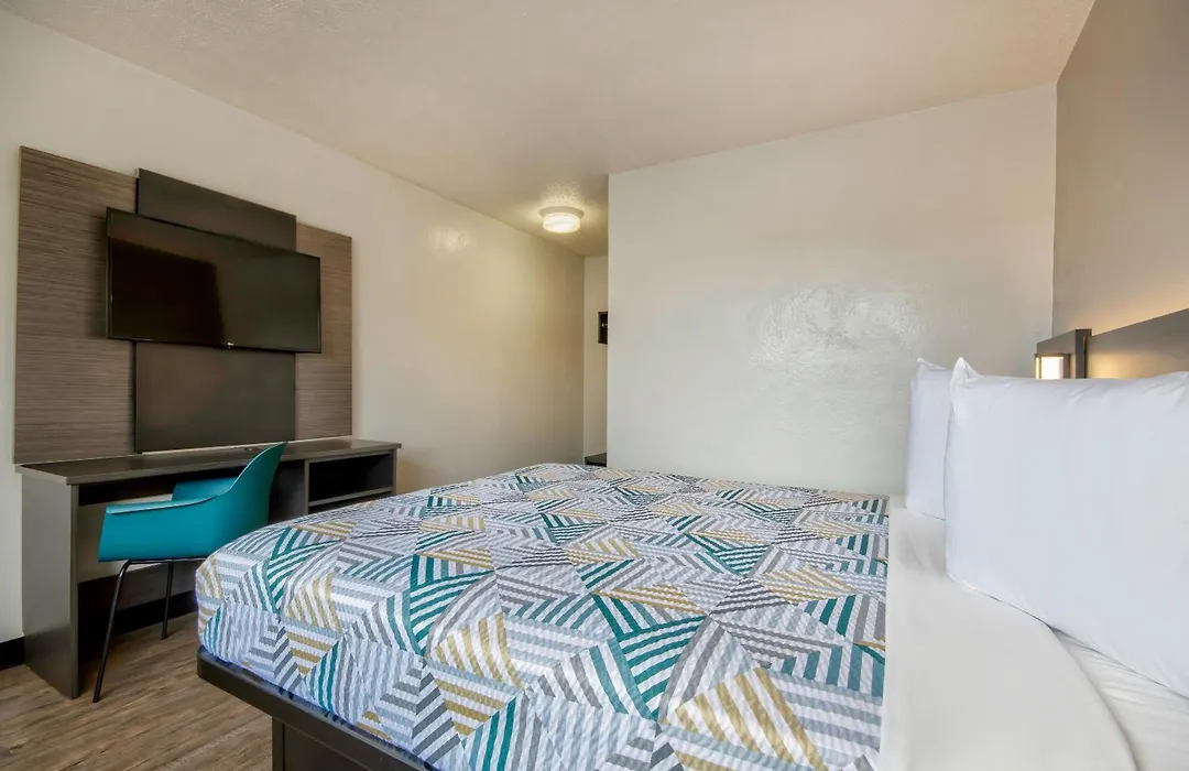 Motel 6 Santa Fe-1