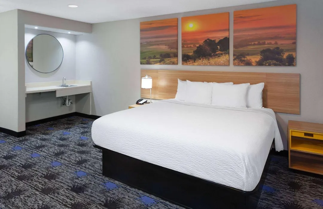 Days Inn By Wyndham Wooster-1