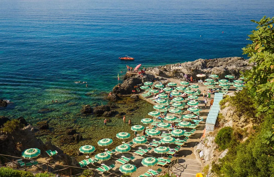 Hotel Capo D'Uomo-1