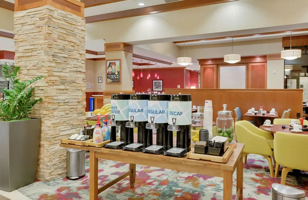 Hilton Garden Inn Milwaukee Airport-1