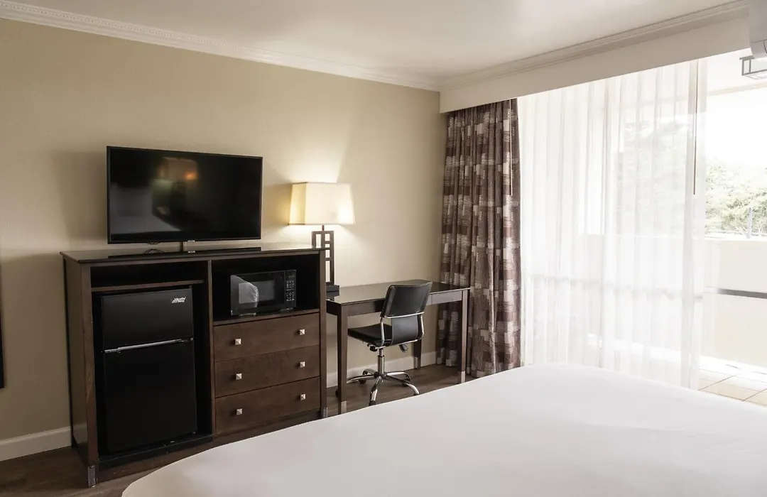 Travelodge By Wyndham Monterey Bay-1