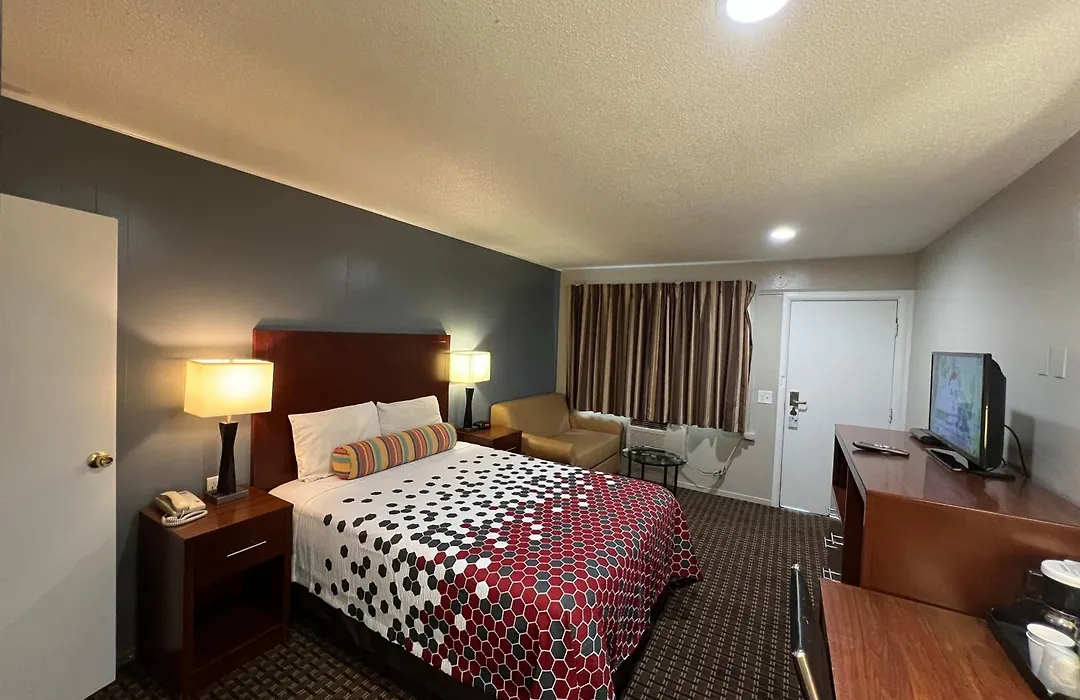 Travelers Inn Eugene University-1