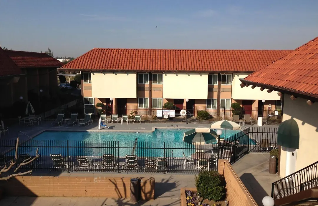 Ramada By Wyndham Fresno North-1
