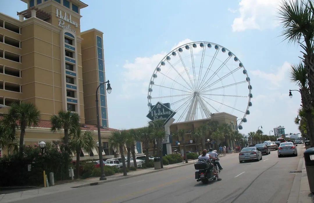 Holiday Pavilion Resort On The Boardwalk-1