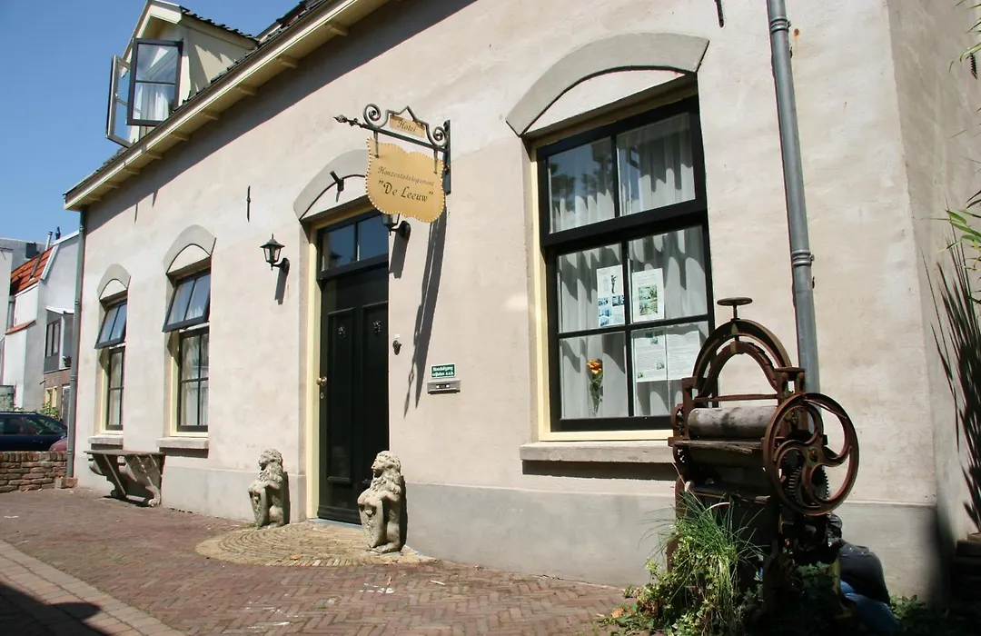 Hotel Hanzestadslogement De Leeuw in het centrum, Snoepwinkel, Hanzemuseum, Koffieschenkerij met Binnenplaats, Kamers met keukentje en Ontbijtservice-1