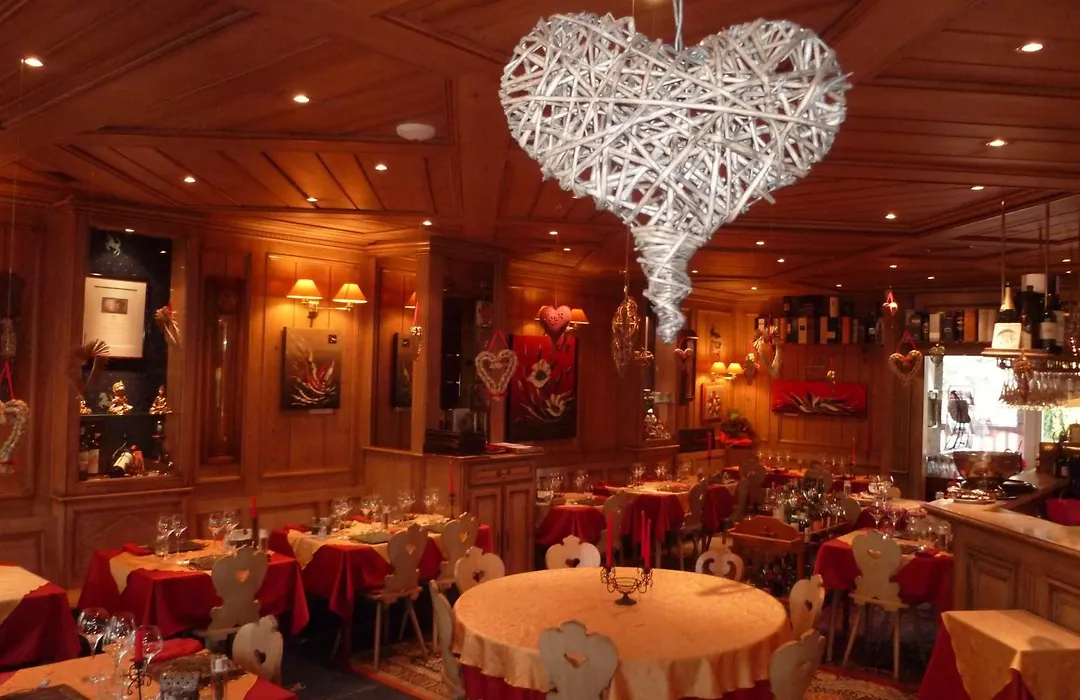 Hotel Restaurant Les Pins logis-1