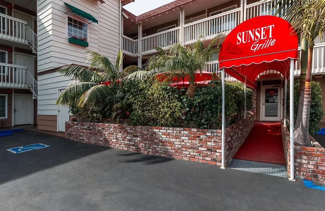 Ramada By Wyndham Costa Mesa/Newport Beach-1
