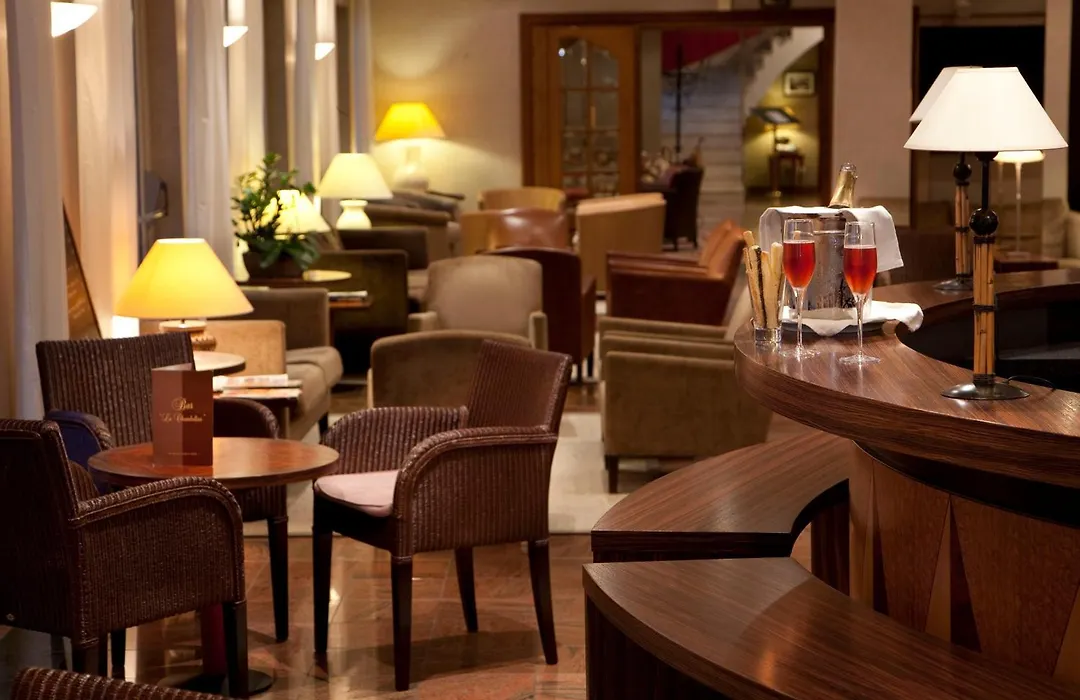 Logis Hotel Le Parc&Spa-1