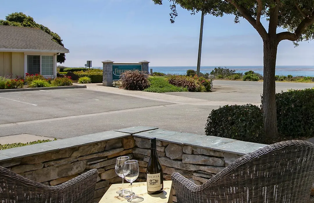 Fireside Inn On Moonstone Beach-1